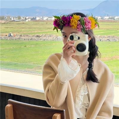当红小花与神秘男子同车离开，72小时内幕曝光，好友出面澄清